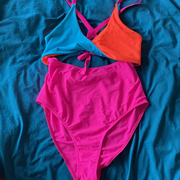 THREE XL Shein Bathing suits - Picture 4 of 7
